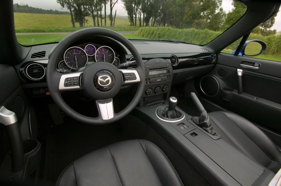  Mazda MX-5 Roadster Coupe 2006 года  (фото 51 из 212)